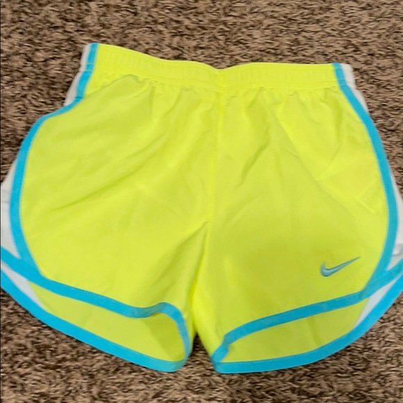 Girls Nike shorts 6X - Picture 3 of 3